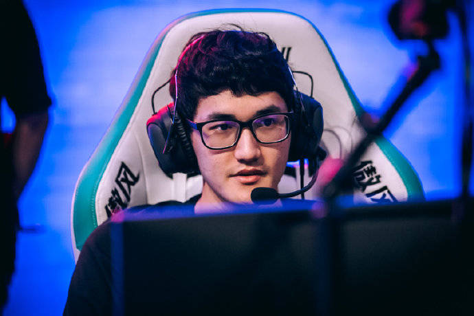 爱游戏手机版-浓眉哥重返赛场，重返赛场首场状态出色，RNG观众沸腾！上演精彩一战(孙杨重返赛场专访视频全集)